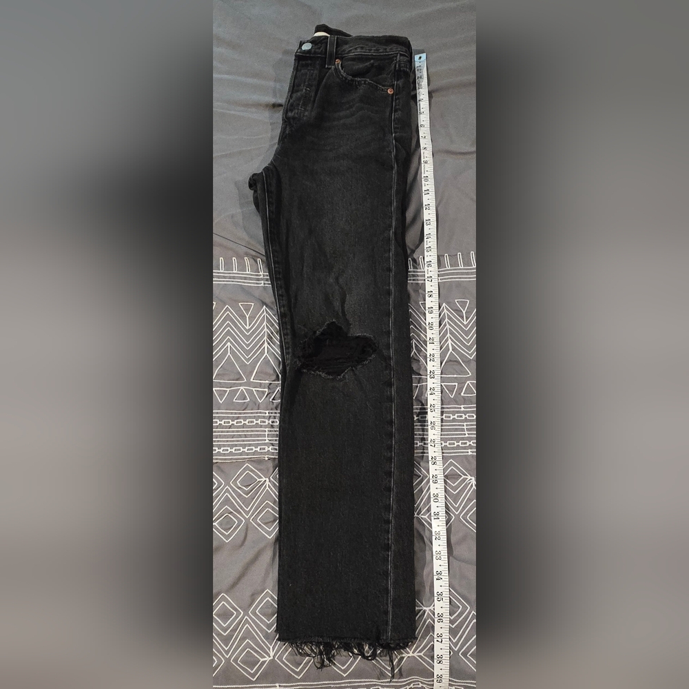 SOLD!!!! Levis Black Wedgie Straight Leg Distressed Raw Hem Jeans Size 26 - Picture 2 of 10